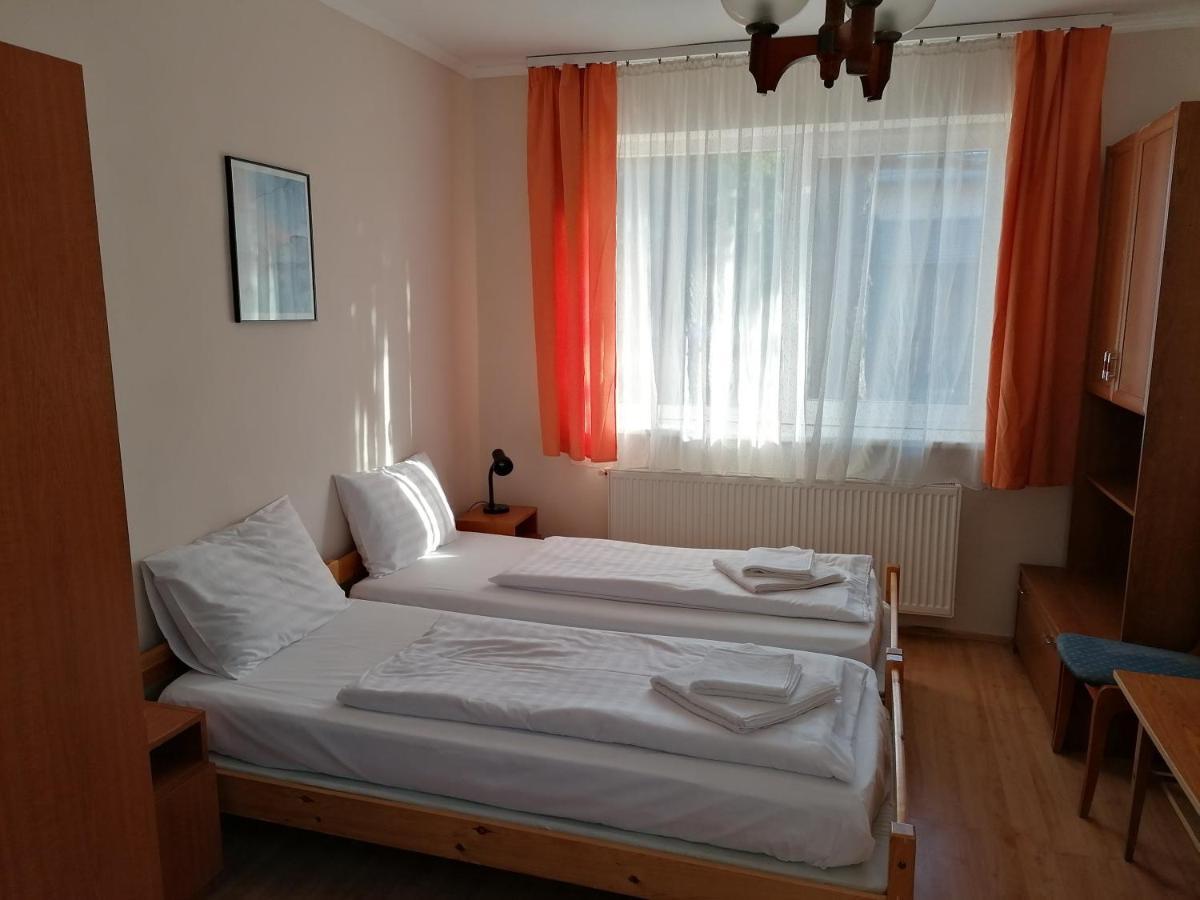 Hullam Panzio Bed & Breakfast Hajduszoboszlo Exterior photo