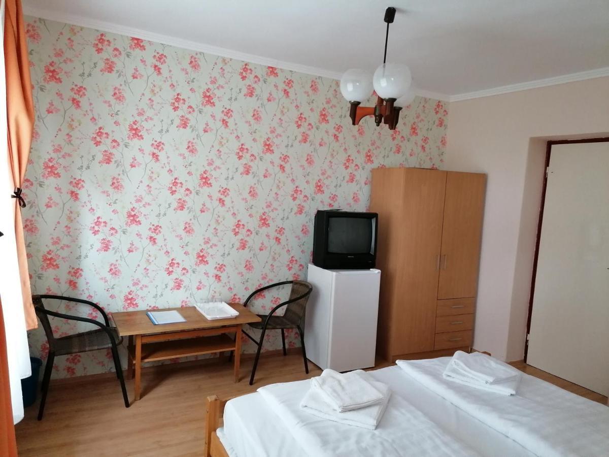 Hullam Panzio Bed & Breakfast Hajduszoboszlo Exterior photo