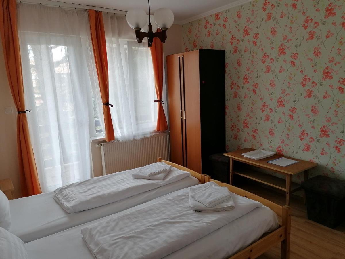 Hullam Panzio Bed & Breakfast Hajduszoboszlo Exterior photo