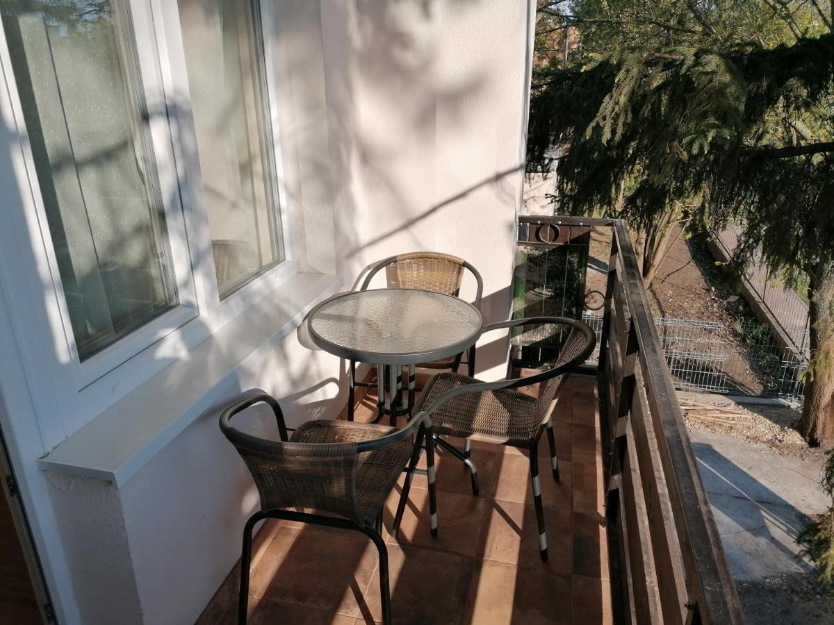 Hullam Panzio Bed & Breakfast Hajduszoboszlo Exterior photo