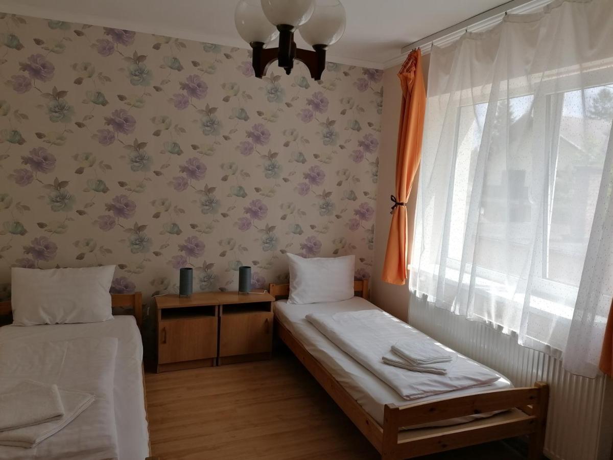 Hullam Panzio Bed & Breakfast Hajduszoboszlo Exterior photo