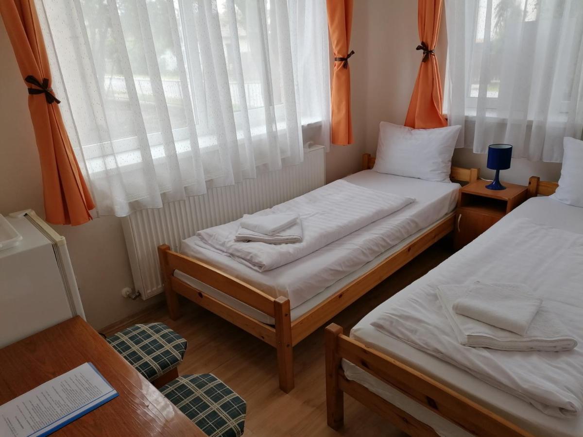 Hullam Panzio Bed & Breakfast Hajduszoboszlo Exterior photo